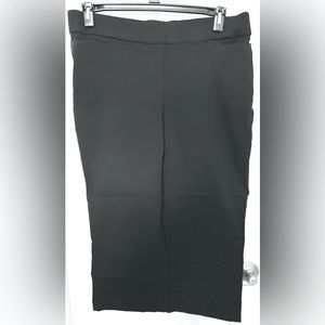 Briggs, black stretch capris, size 16